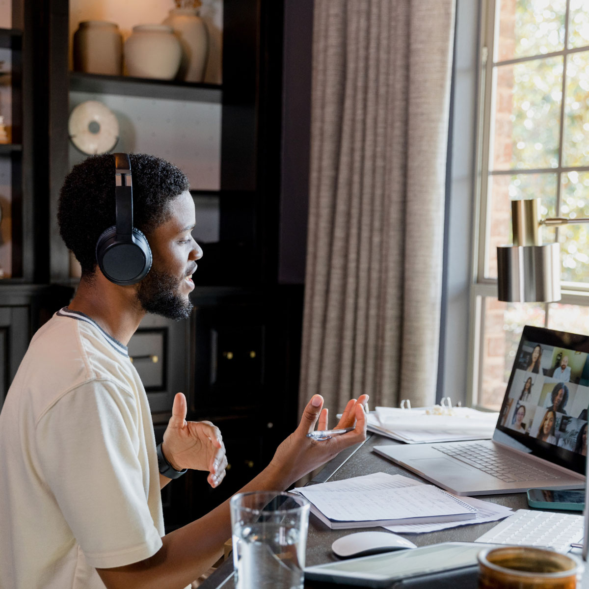 Face-to-Face, Virtual or Hybrid - Choosing the Right Format for Your Event 1 headphones internal image